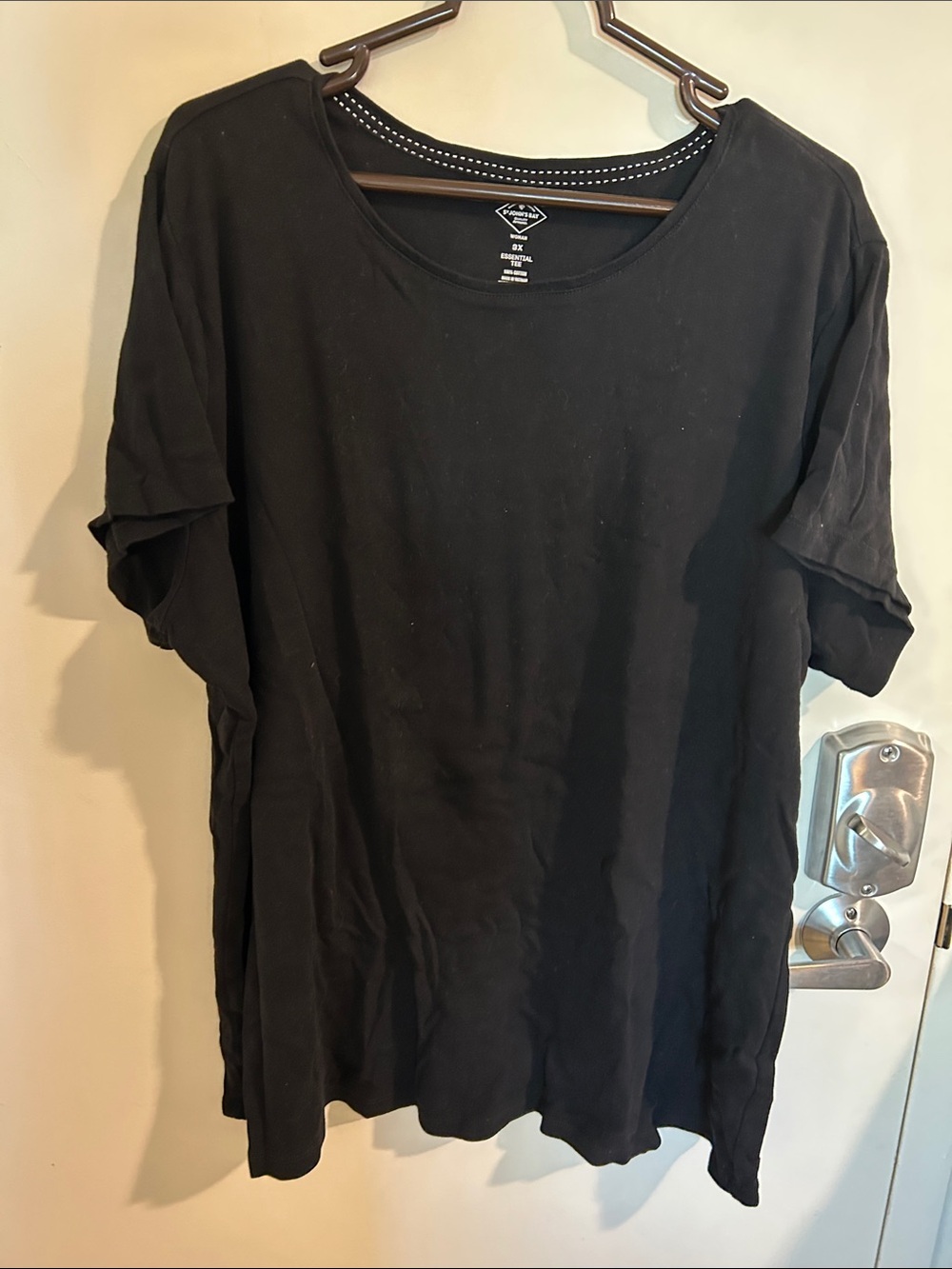 St. John's Bay Black Scoop Neck Short Sleeve Tee